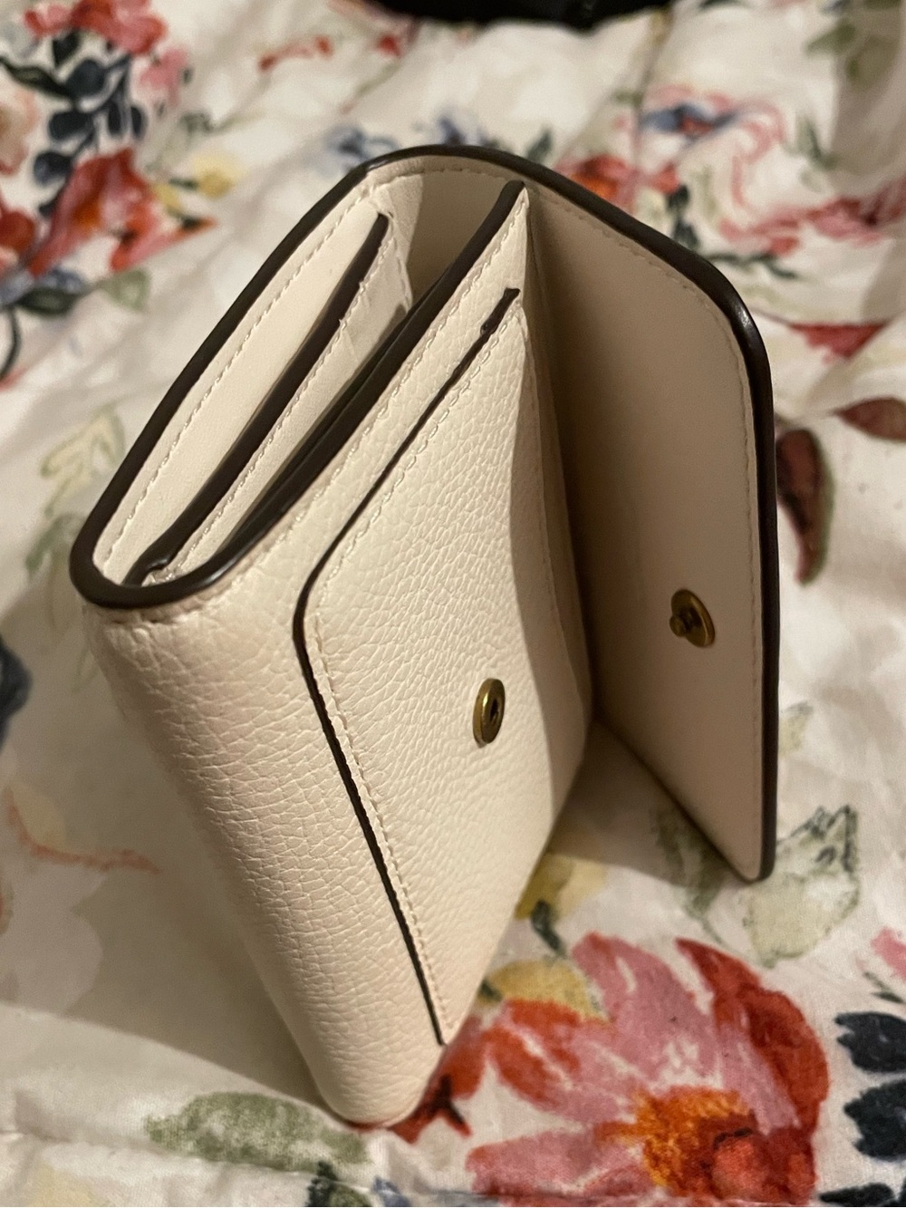 Coach Leather compact wallet in Chalk with Gold 'C' - Picture 13 of 13